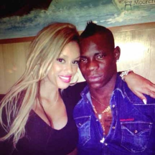 Ro tin Balotelli chia tay vo sap cuoi hinh anh