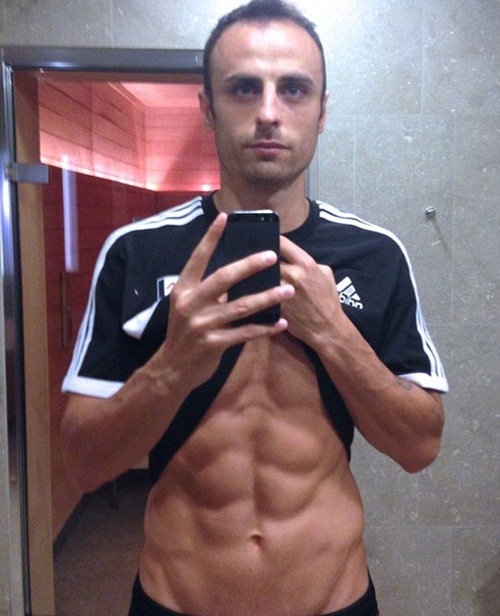 Lang tu Berbatov khoe co bung 6 mui hinh anh