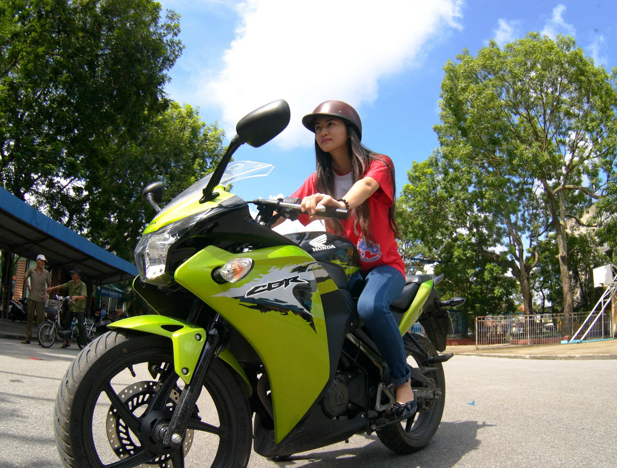 Fan nu dat Cang co vu V.Hai Phong hinh anh