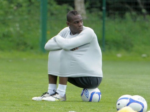 23 hinh anh kho quen mung sinh nhat Mario Balotelli hinh anh