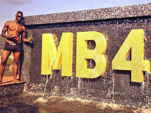 Balotelli xay dai phun nuoc mang ten minh hinh anh