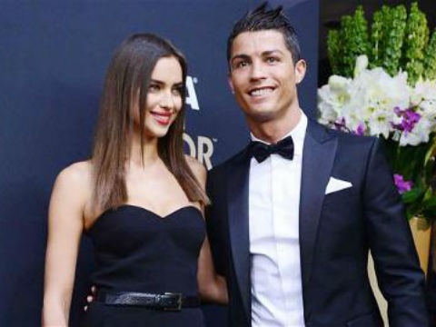 Ronaldo tang iPad va laptop cho tat ca nhan vien Real hinh anh