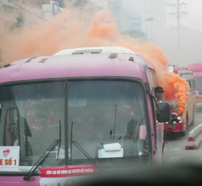 Canh sat Da Nang bat giu 2 xe o to cua CDV Hai Phong hinh anh