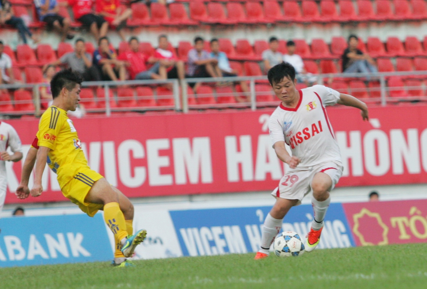 Van Quyen da chinh, Ninh Binh thua dam Hai Phong hinh anh