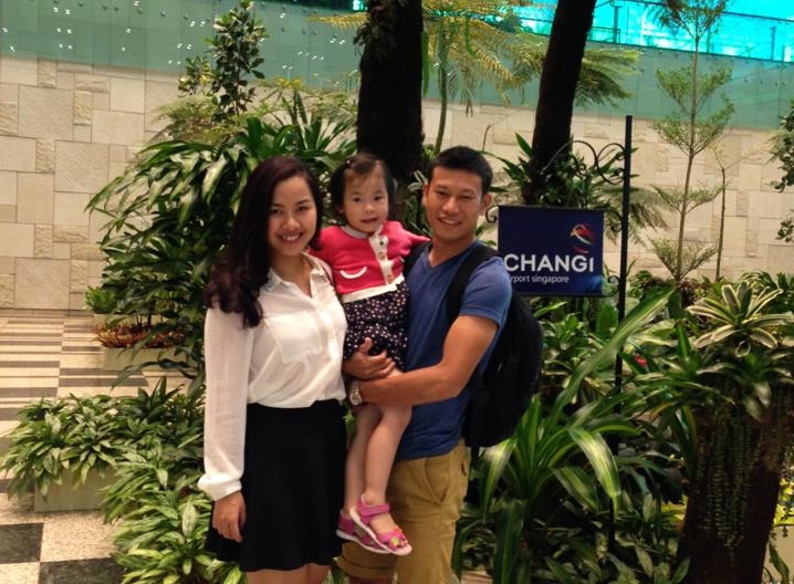 Nghi le, cau thu Viet du lich nuoc ngoai, cham con nho hinh anh