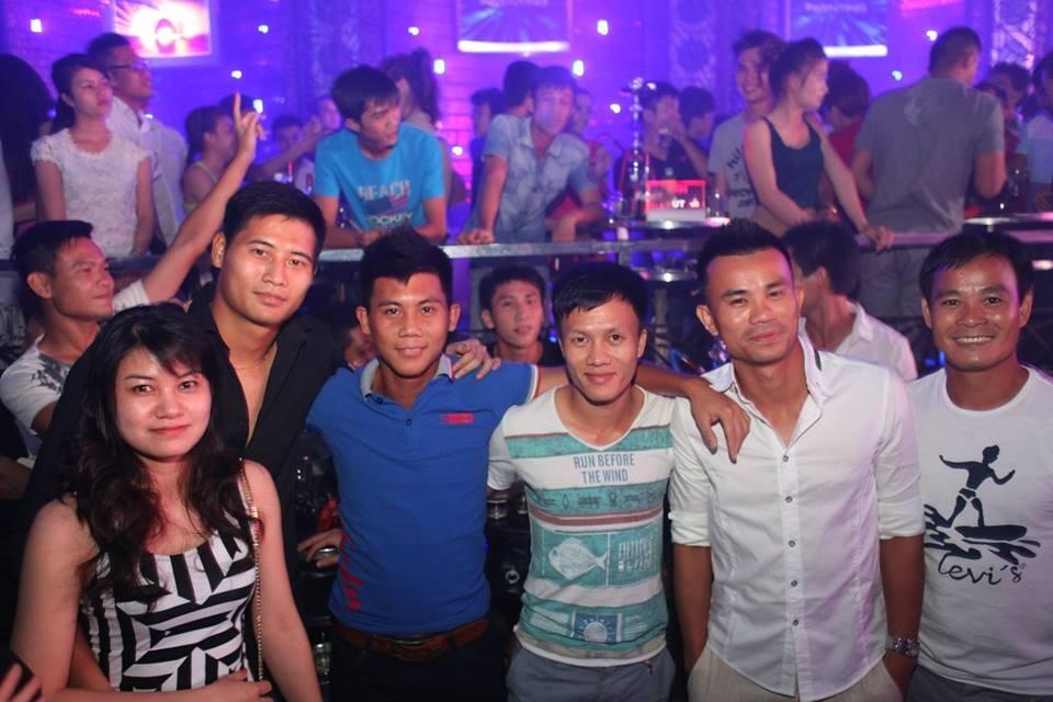 Duoc xa trai, U23 Viet Nam dao choi Royal City hinh anh