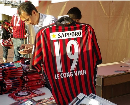 Ao dau Cong Vinh 'chay hang' tai Nhat Ban hinh anh