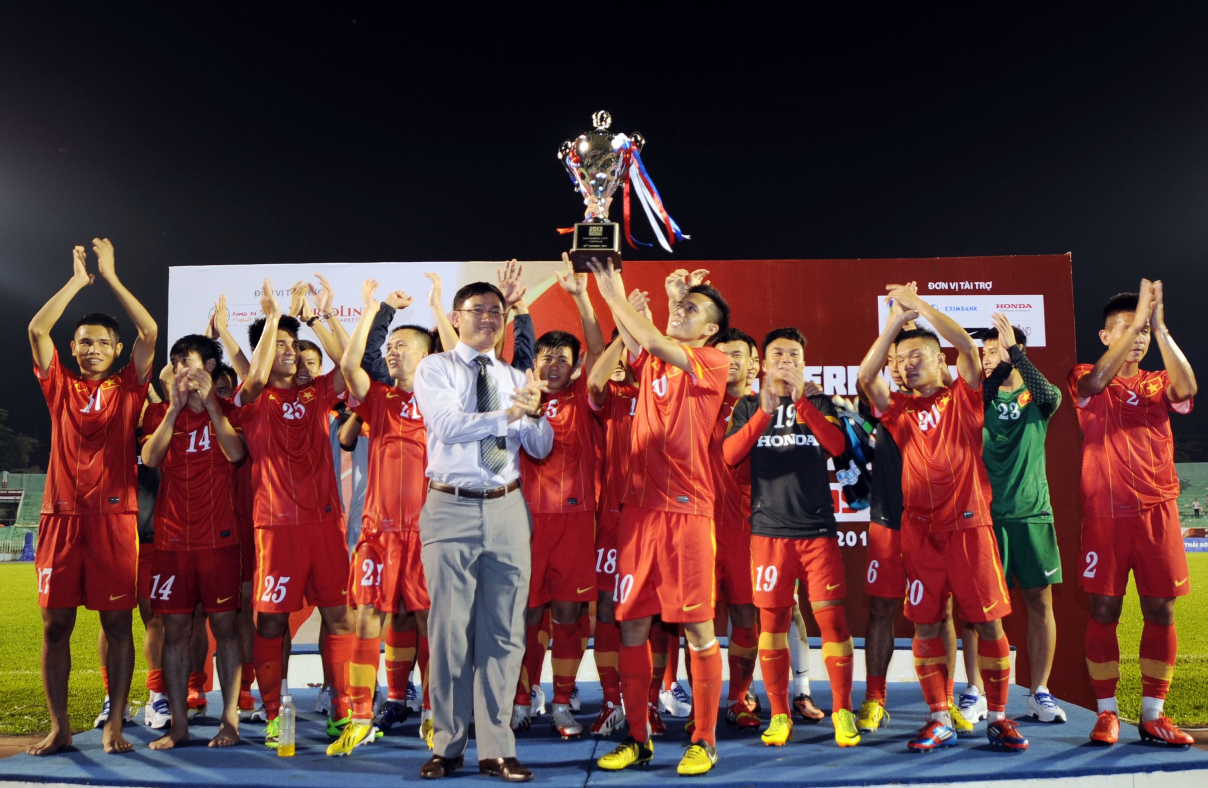 Thang tran, U23 van bi so sanh kem U19 Viet Nam hinh anh