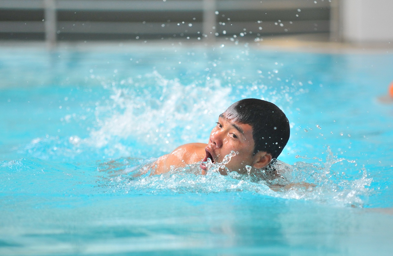 U19 Viet Nam thu gian sang khoai ben ho boi hinh anh