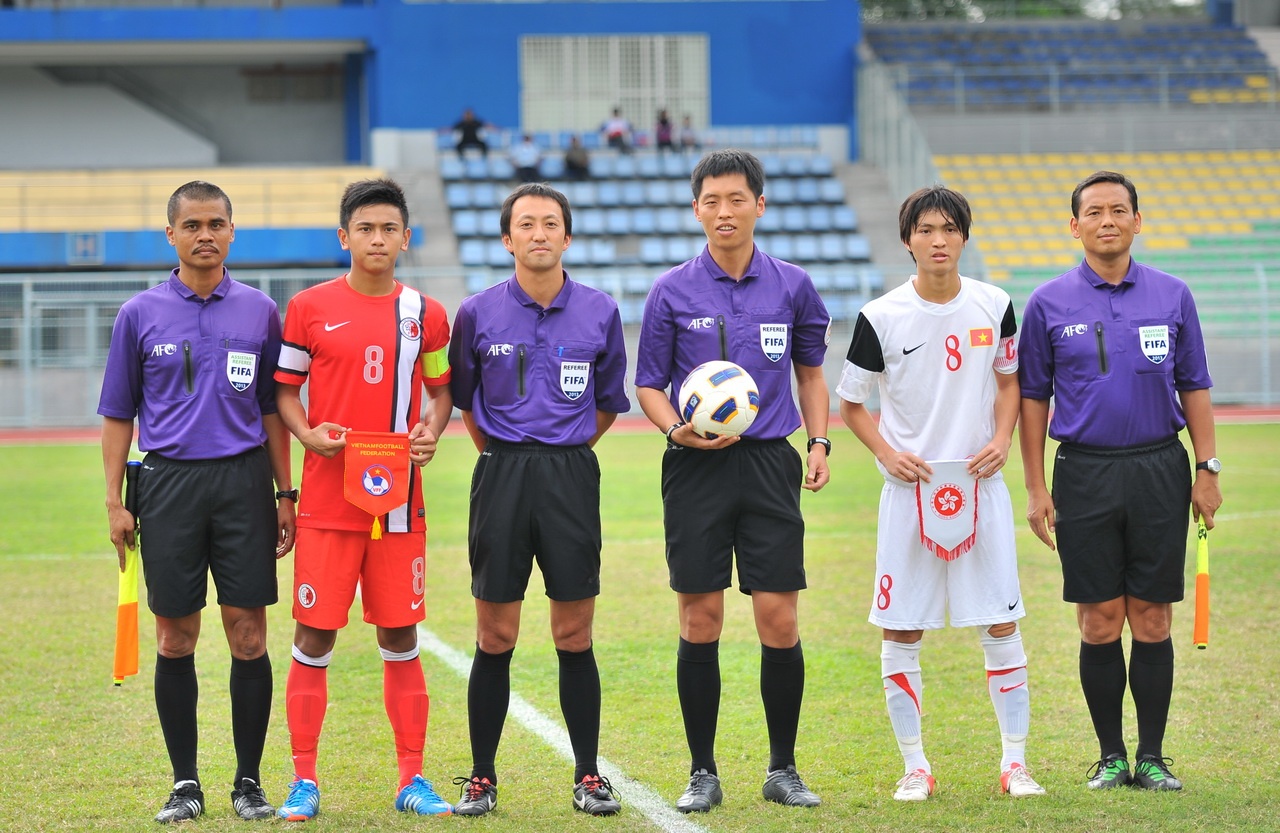 Nghi van BTC co tinh de trong tai Trung Quoc 'di' U19 VN hinh anh