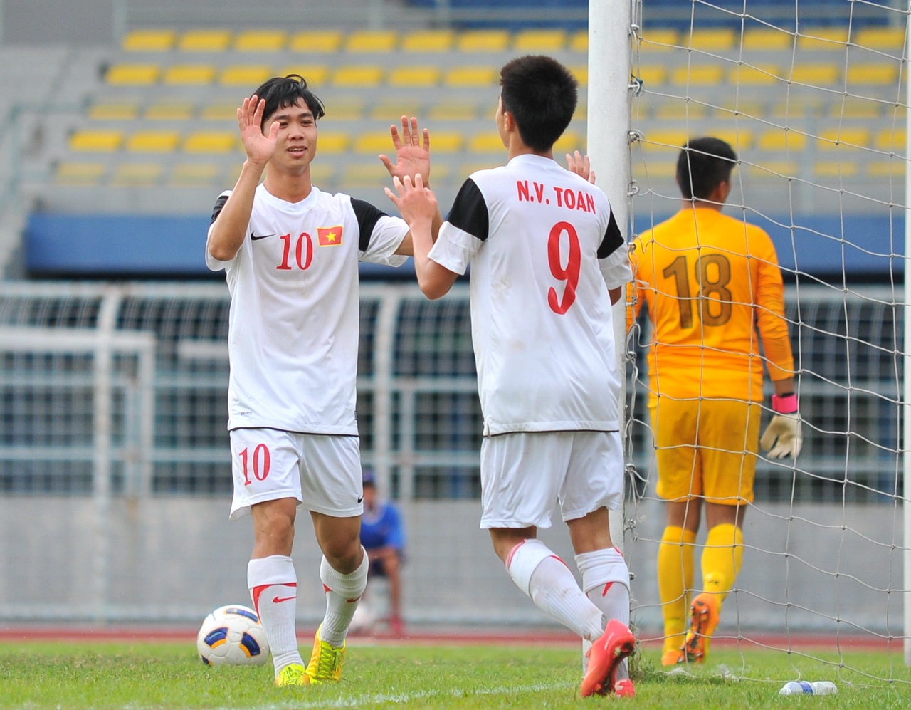 U19 Viet Nam hat mung chien thang tang CDV Viet Nam hinh anh