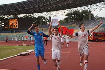 U19 Viet Nam hat mung tran dai thang Australia hinh anh