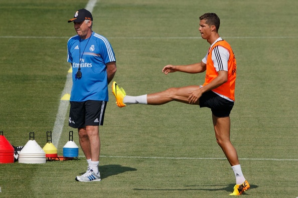 Real se da chet bo voi Barca tai El Clasico hinh anh