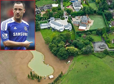 Terry choi troi tau cung dien xa hoa hinh anh