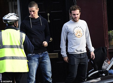 Torres va Mata bi canh sat giao thong 'so gay' hinh anh