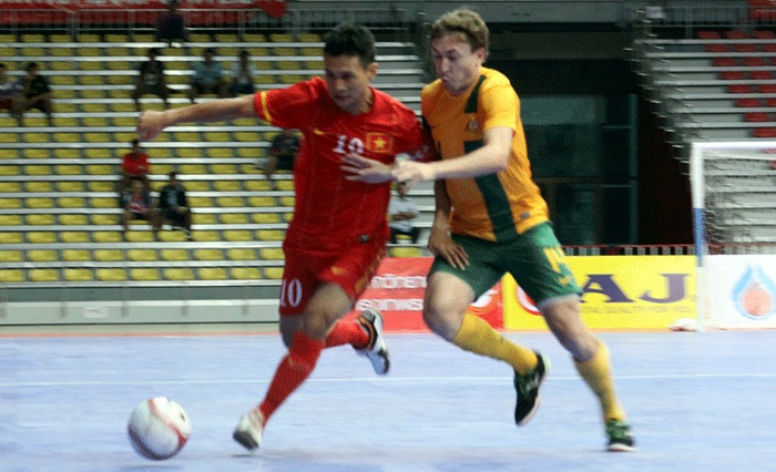 Thua Australia, Viet Nam tranh hang ba giai Futsal DNA 2013 hinh anh
