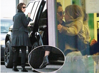 Ba Becks let det giay bet be Harper di mua sam hinh anh