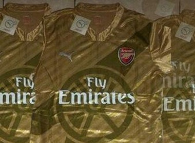 Lo dien ao dau mua giai moi cua Arsenal hinh anh