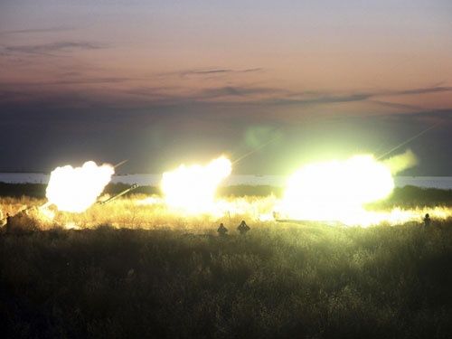 5.000 binh si TQ tap tran ban dan that sat Trieu Tien hinh anh