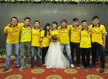 Sot anh co dau xinh dep mac ao Arsenal hinh anh