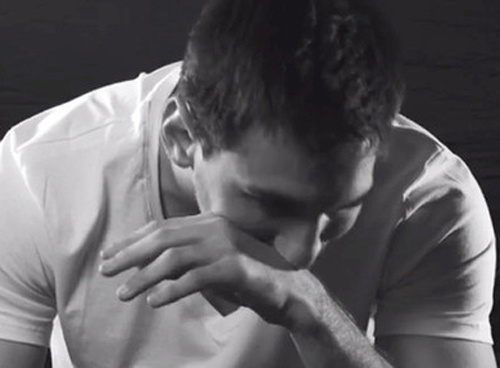 Messi bat khoc vi van nan bao luc trong the thao hinh anh