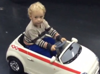 Quy tu cua Neymar me sieu xe khong thua bo hinh anh