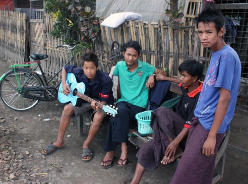 Cuoc song doc dao o Pyinmana hinh anh