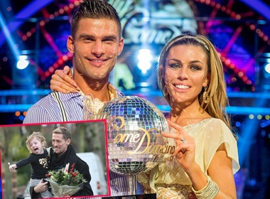 Ba xa Crouch dang quang buoc nhay hoan vu hinh anh