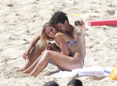 Pato va ban gai tieu thu tinh tu tren bien hinh anh