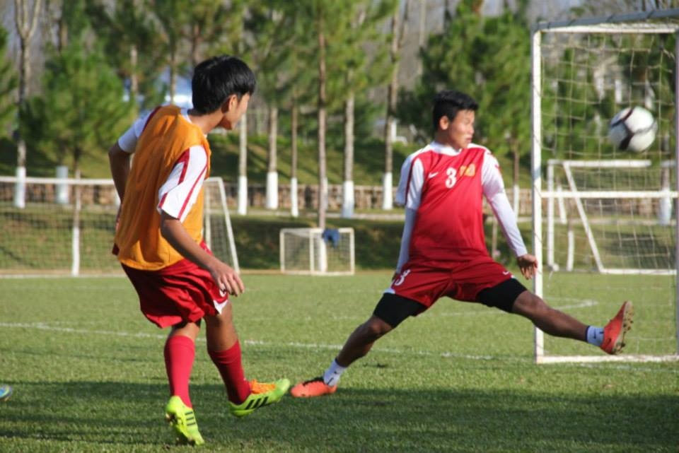 Chum anh buoi tap dau tien cua U19 Viet Nam hinh anh