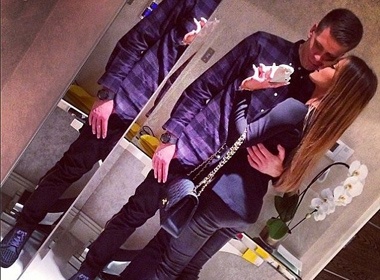 Lo ban gai khoe than, thu mon Arsenal sa sut phong do hinh anh