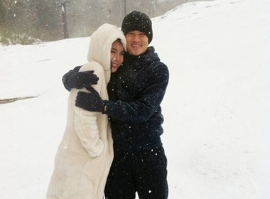 Cong Vinh bi chi trich, Thuy Tien buc xuc thay chong hinh anh