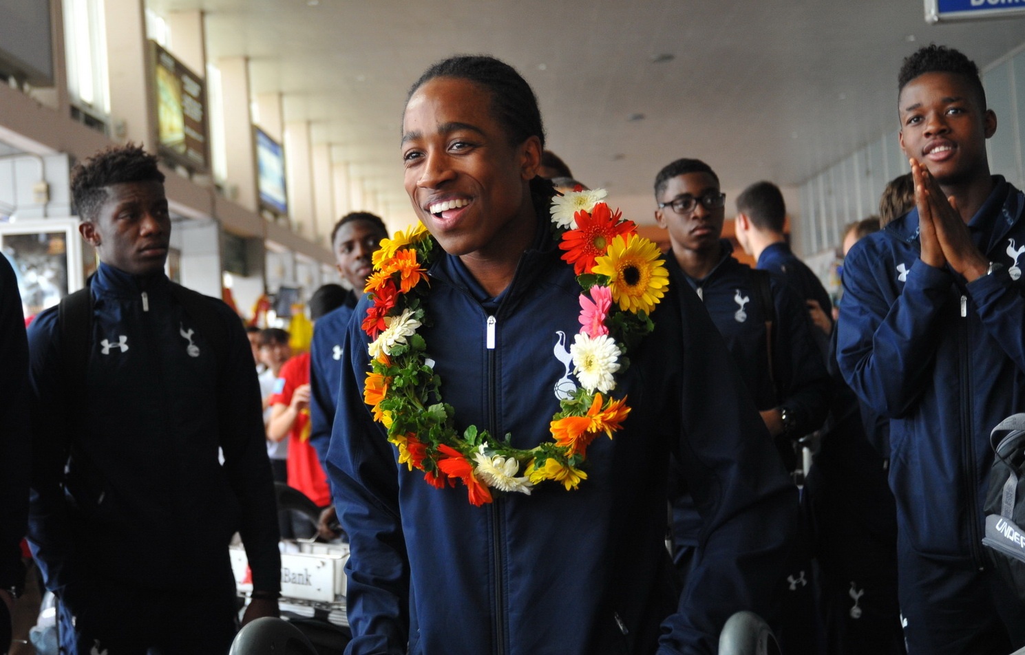 U19 Tottenham duoc don tiep hoanh trang khi den Viet Nam hinh anh