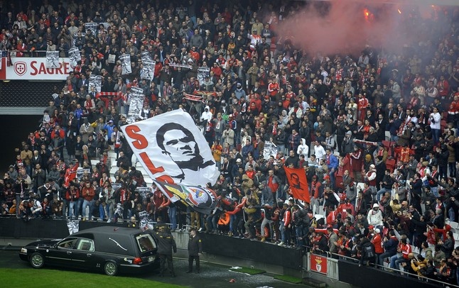 Hon 10.000 nguoi ham mo tien dua huyen thoai Eusebio hinh anh