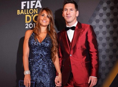 Messi thanh tham hoa thoi trang Gala Qua bong vang 2013 hinh anh