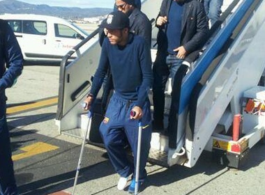 Neymar tap tenh chong nang sau chan thuong hinh anh