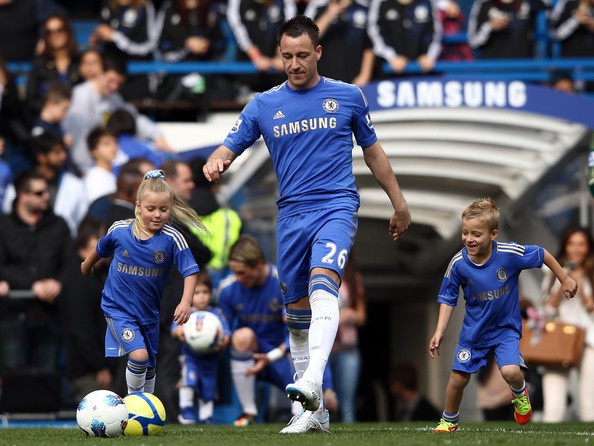 Con trai John Terry 'xau kim' dieu nghe qua chan bo hinh anh