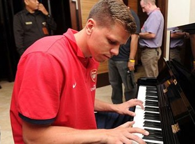 Thu thanh Wojciech Szczesny hat 'I'm yours' hinh anh