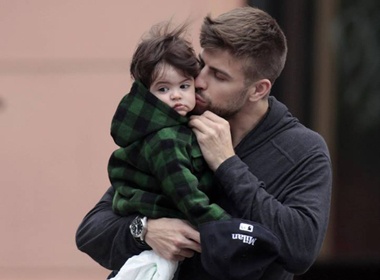 Pique au yem con trai tren pho hinh anh