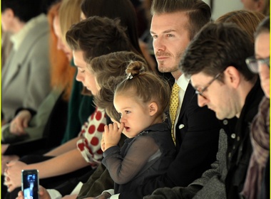 Harper vo tu ngoay mui tren hang ghe dau Tuan le thoi trang hinh anh