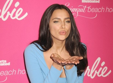 Bo Ronaldo dien vay xanh ngam co vu Man City hinh anh