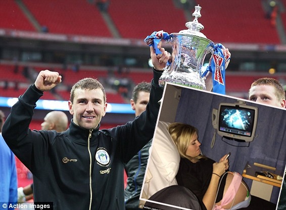 Cau thu vua trong vo de vua xem Arsenal hinh anh