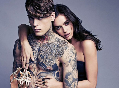 Ronaldo phan tam truoc tran gap Schalke vi Irina? hinh anh