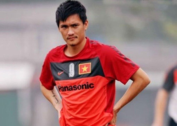 Bua trua gian di cua Cong Vinh tren tau ra Ha Noi hinh anh