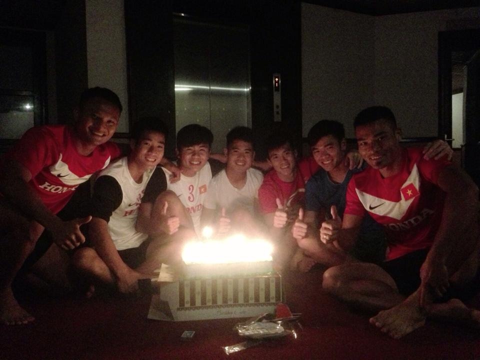 Cong Vinh to chuc sinh nhat cho Manh Hung hinh anh