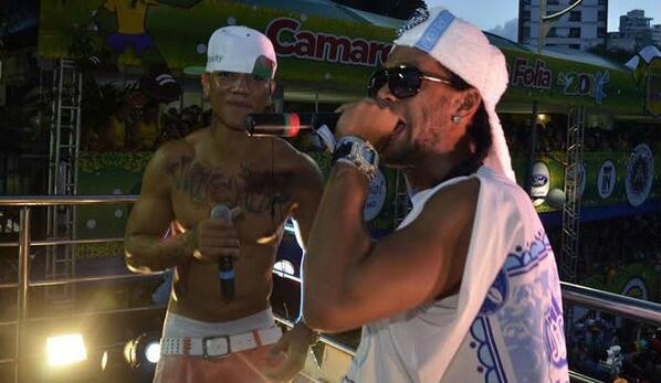 Ronaldinho hat Rap cuc sung tai le hoi Carnival hinh anh