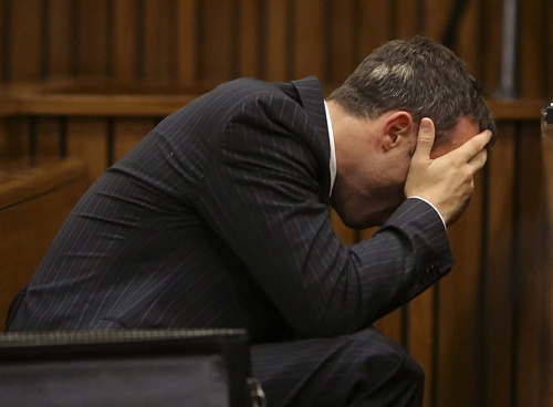 'Sat thu khong chan' Pistorius vat va truoc toa hinh anh