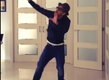 Alves nhay dieu nghe an mung chien thang hinh anh