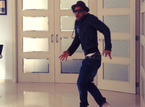 Alves tung clip an mung tran thang Man City hinh anh