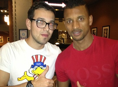 Nani bo di choi bowling ngay truoc tran gap Olympiakos hinh anh